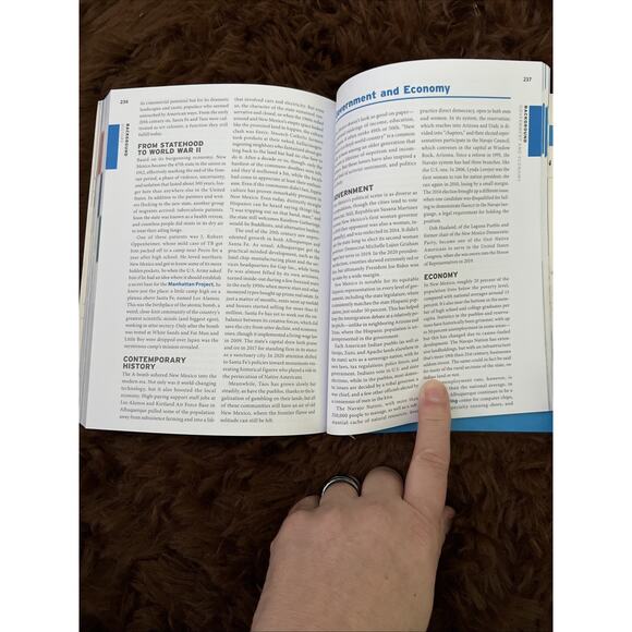 Moon Santa Fe, Taos and Albuquerque by Steven Horak Softcover 2021 Sixth Edition - Picture 14 of 14